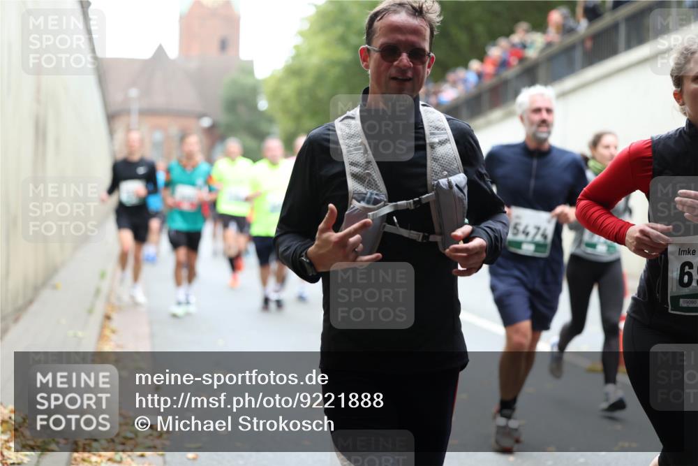 05.10.2025 - 20. swb-Marathon Bremen Michael Strokosch http://msf.ph/oto/9221888 05.10.2025 12:57:29 Laufen 5474, 6, 09090 meine-sportfotos.de