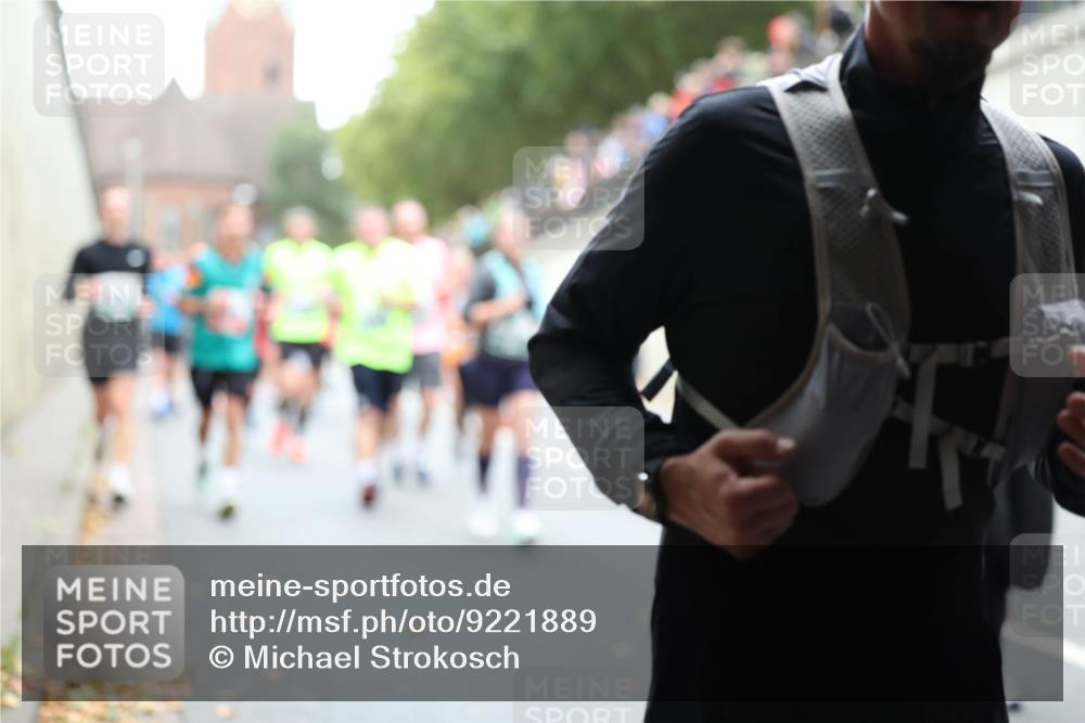 05.10.2025 - 20. swb-Marathon Bremen Michael Strokosch http://msf.ph/oto/9221889 05.10.2025 12:57:29 Laufen  meine-sportfotos.de