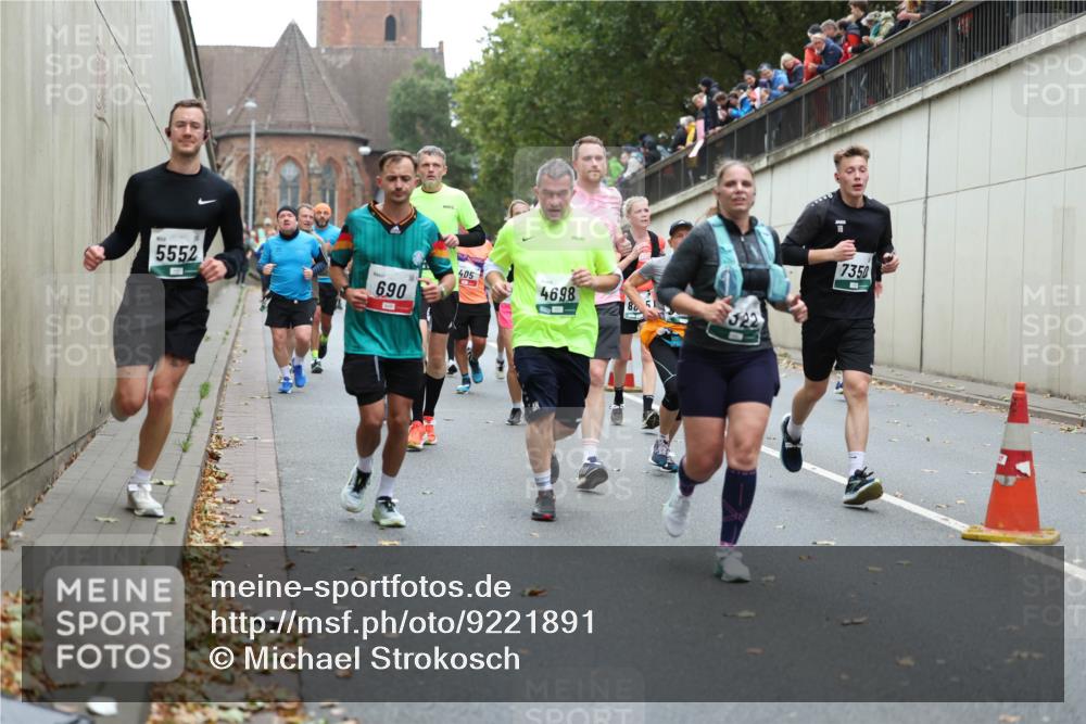 05.10.2025 - 20. swb-Marathon Bremen Michael Strokosch http://msf.ph/oto/9221891 05.10.2025 12:57:30 Laufen 5552, 690, 1, 4, 05, 4698, 80, 322, 18, 7350 meine-sportfotos.de