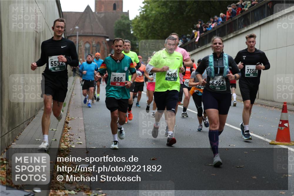 05.10.2025 - 20. swb-Marathon Bremen Michael Strokosch http://msf.ph/oto/9221892 05.10.2025 12:57:31 Laufen 5552, 05, 49, 4698, 6, 90, 88, 8322, 7350 meine-sportfotos.de