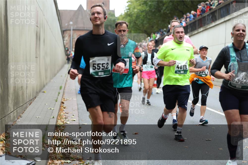 05.10.2025 - 20. swb-Marathon Bremen Michael Strokosch http://msf.ph/oto/9221895 05.10.2025 12:57:31 Laufen 5552, 499, 4698, 5843 meine-sportfotos.de