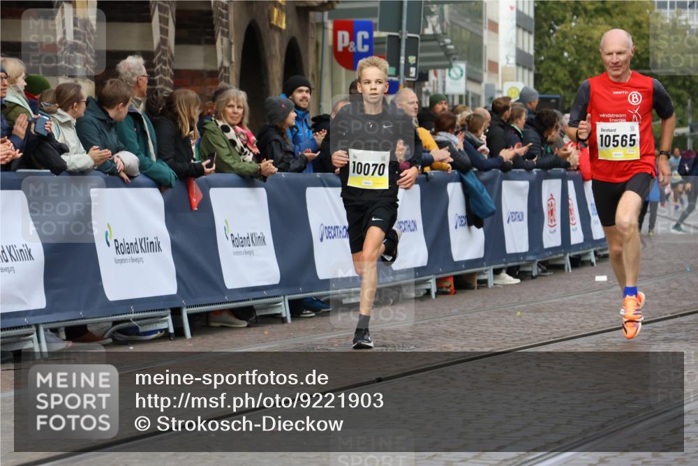 05.10.2025 - 20. swb-Marathon Bremen Strokosch-Dieckow http://msf.ph/oto/9221903 05.10.2025 10:40:25 Ziel 10070, 10565, 10658, 10686 meine-sportfotos.de