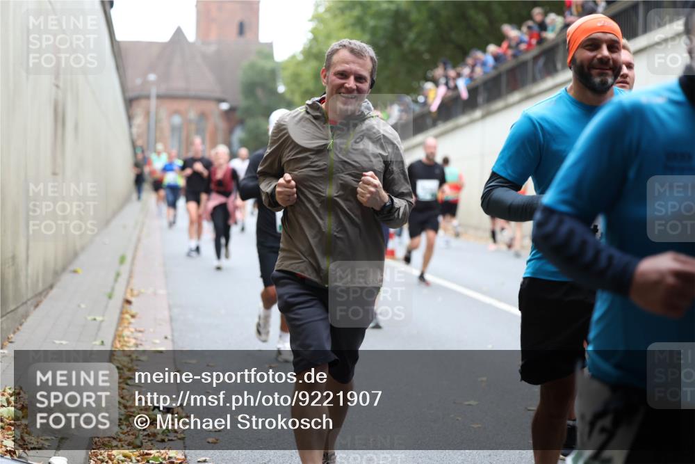 05.10.2025 - 20. swb-Marathon Bremen Michael Strokosch http://msf.ph/oto/9221907 05.10.2025 12:57:36 Laufen  meine-sportfotos.de