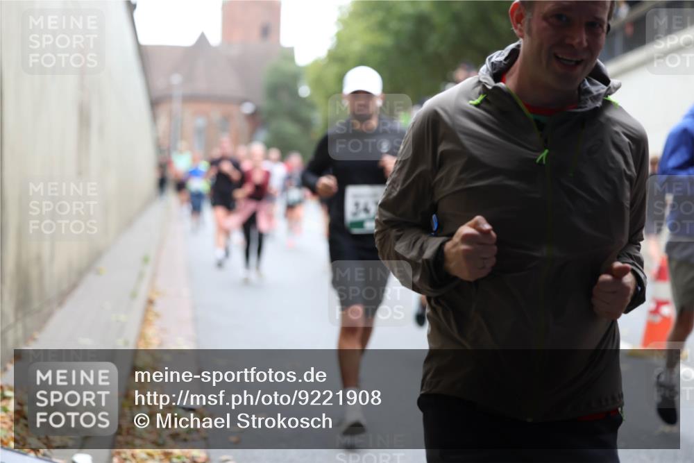 05.10.2025 - 20. swb-Marathon Bremen Michael Strokosch http://msf.ph/oto/9221908 05.10.2025 12:57:37 Laufen  meine-sportfotos.de