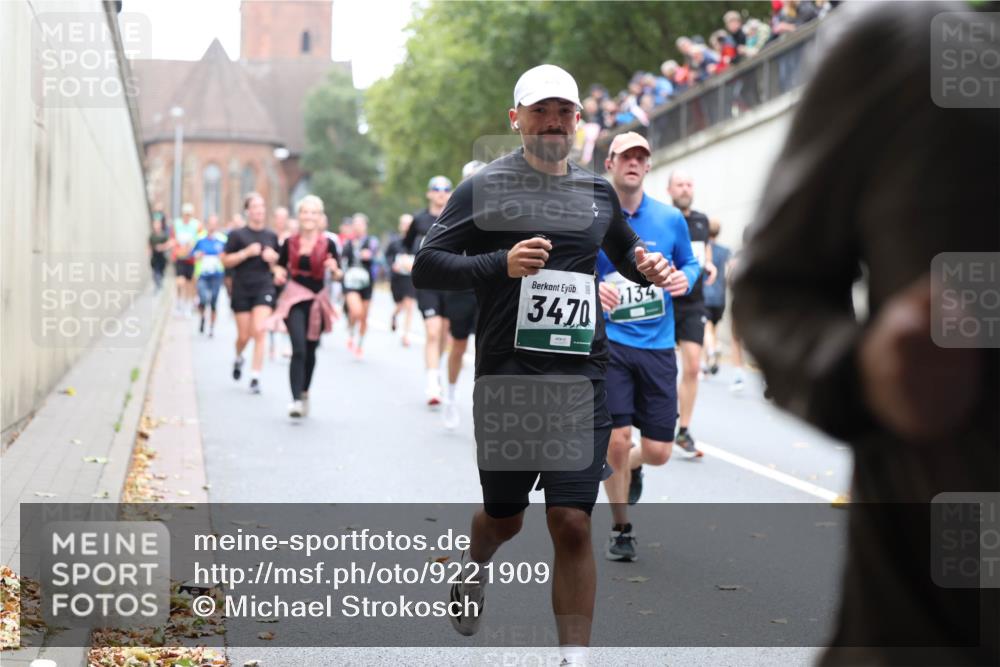 05.10.2025 - 20. swb-Marathon Bremen Michael Strokosch http://msf.ph/oto/9221909 05.10.2025 12:57:37 Laufen 3470, 134 meine-sportfotos.de