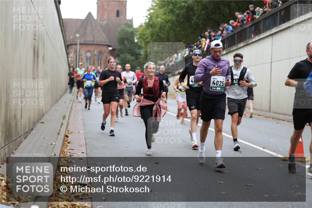 05.10.2025 - 20. swb-Marathon Bremen Michael Strokosch http://msf.ph/oto/9221914 05.10.2025 12:57:39 Laufen 4025 meine-sportfotos.de