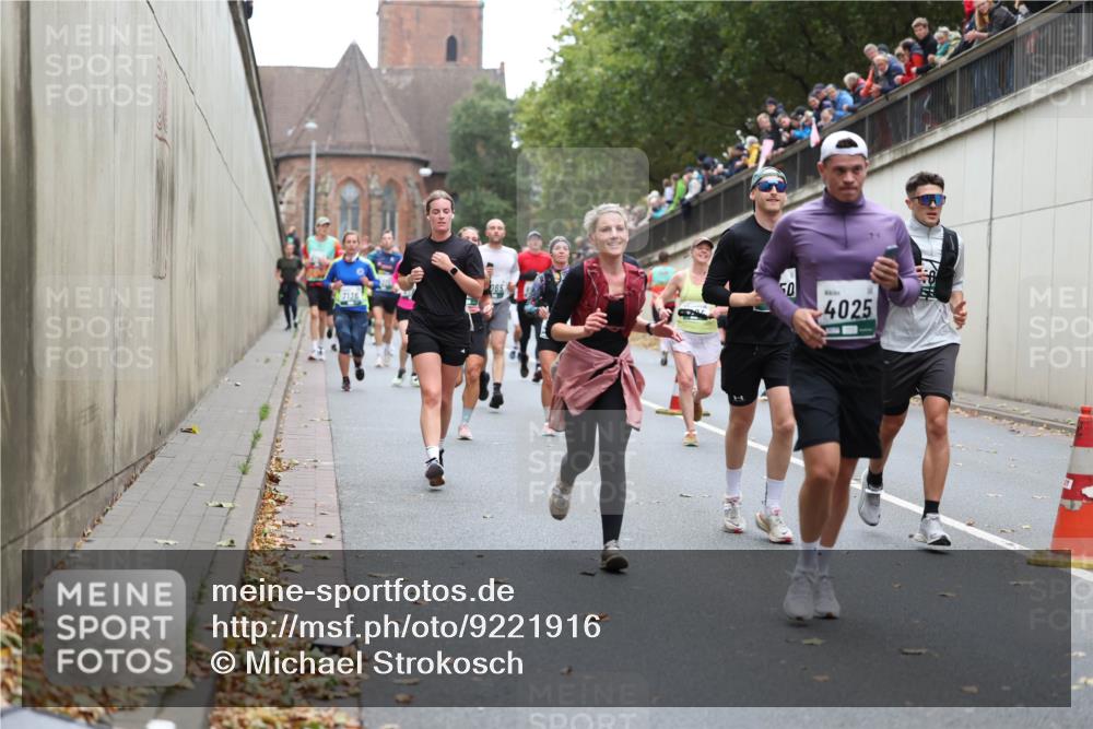 05.10.2025 - 20. swb-Marathon Bremen Michael Strokosch http://msf.ph/oto/9221916 05.10.2025 12:57:39 Laufen 7136, 50, 4025 meine-sportfotos.de