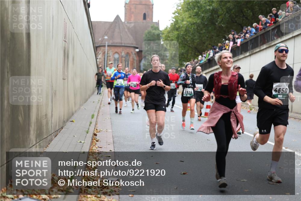 05.10.2025 - 20. swb-Marathon Bremen Michael Strokosch http://msf.ph/oto/9221920 05.10.2025 12:57:40 Laufen 7136, 5938, 596, 4650, 1 meine-sportfotos.de