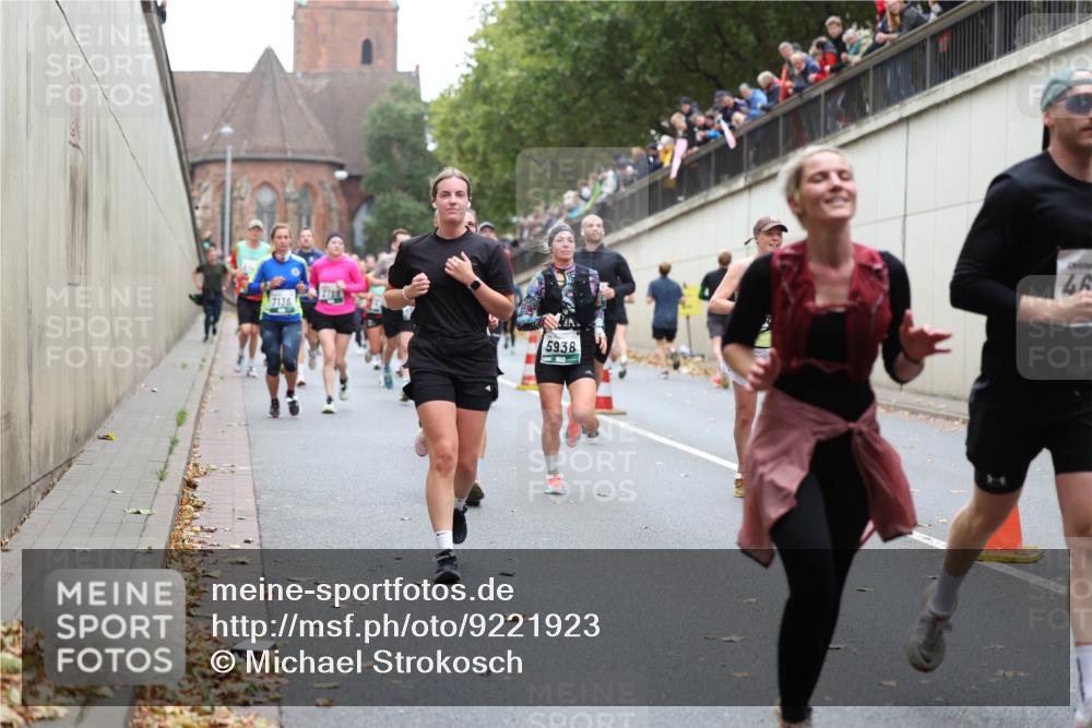 05.10.2025 - 20. swb-Marathon Bremen Michael Strokosch http://msf.ph/oto/9221923 05.10.2025 12:57:41 Laufen 7136, 2788, 5938 meine-sportfotos.de