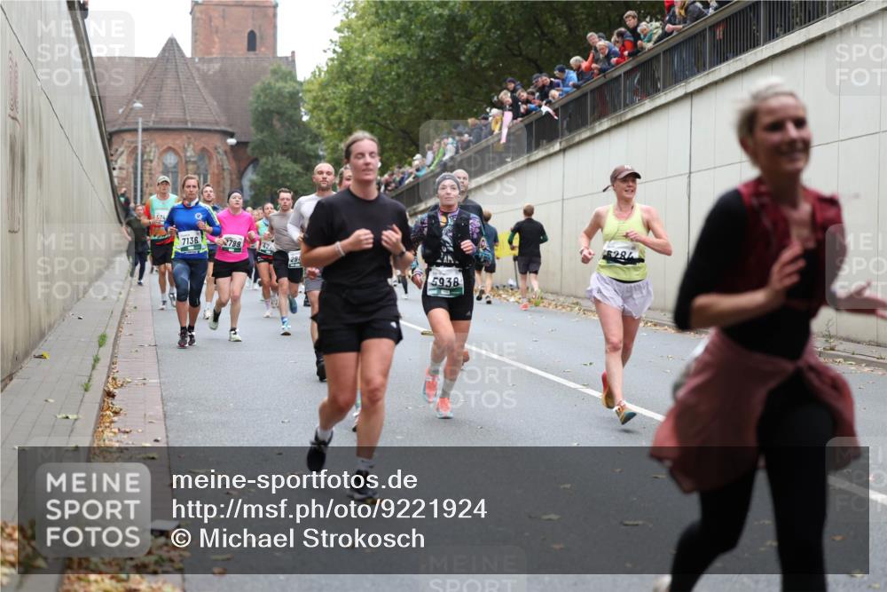 05.10.2025 - 20. swb-Marathon Bremen Michael Strokosch http://msf.ph/oto/9221924 05.10.2025 12:57:41 Laufen 5938 meine-sportfotos.de