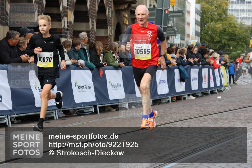 05.10.2025 - 20. swb-Marathon Bremen Strokosch-Dieckow http://msf.ph/oto/9221925 05.10.2025 10:40:27 Ziel 10070, 10565, 10686, 11114 meine-sportfotos.de