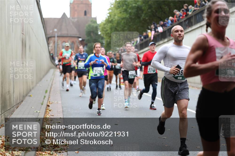 05.10.2025 - 20. swb-Marathon Bremen Michael Strokosch http://msf.ph/oto/9221931 05.10.2025 12:57:44 Laufen 896, 7136, 06 meine-sportfotos.de