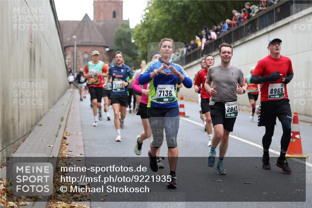 05.10.2025 - 20. swb-Marathon Bremen Michael Strokosch http://msf.ph/oto/9221935 05.10.2025 12:57:45 Laufen 3371, 7136, 294, 8969 meine-sportfotos.de
