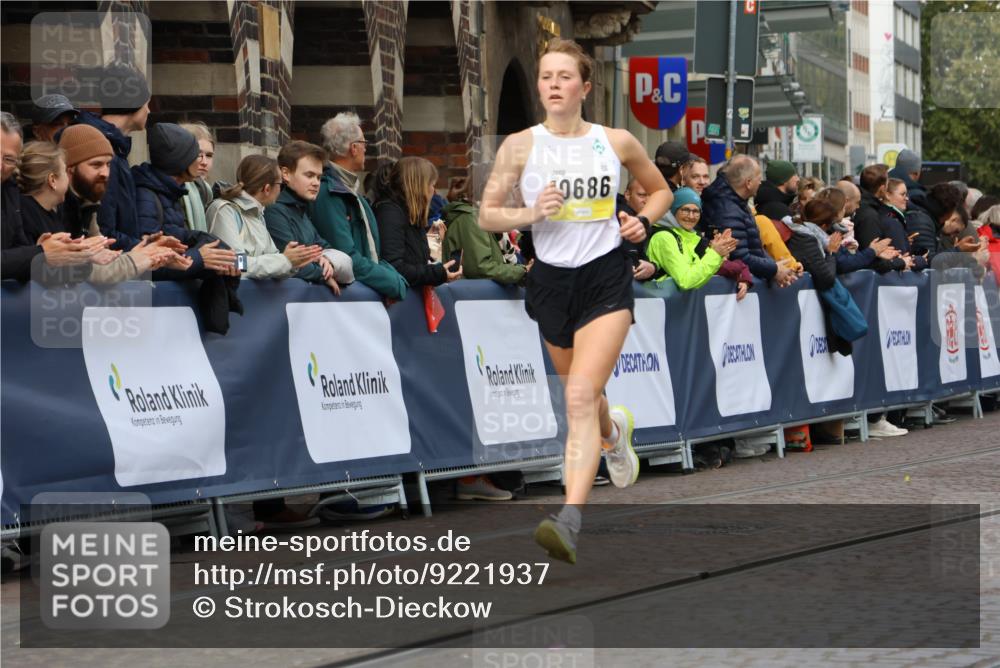05.10.2025 - 20. swb-Marathon Bremen Strokosch-Dieckow http://msf.ph/oto/9221937 05.10.2025 10:40:30 Ziel 10686, 11114 meine-sportfotos.de