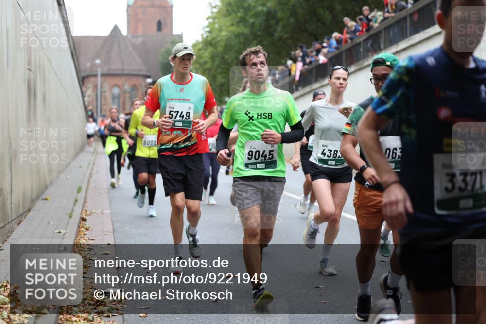 05.10.2025 - 20. swb-Marathon Bremen Michael Strokosch http://msf.ph/oto/9221949 05.10.2025 12:57:48 Laufen 8088, 20, 5749, 9045, 438, 063, 3371 meine-sportfotos.de