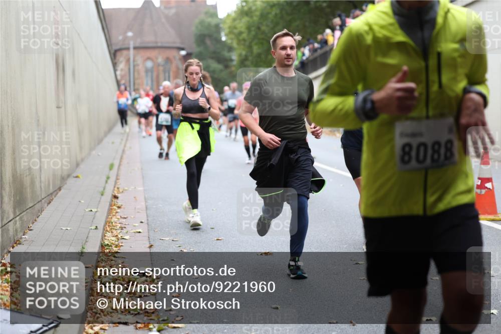05.10.2025 - 20. swb-Marathon Bremen Michael Strokosch http://msf.ph/oto/9221960 05.10.2025 12:57:52 Laufen 8088 meine-sportfotos.de