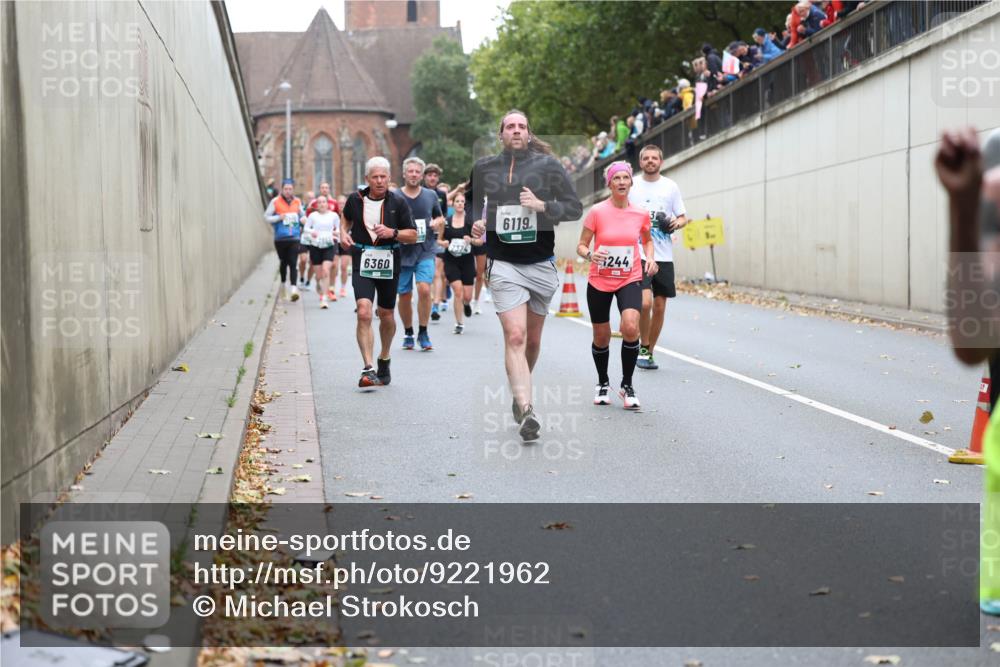 05.10.2025 - 20. swb-Marathon Bremen Michael Strokosch http://msf.ph/oto/9221962 05.10.2025 12:57:54 Laufen 6360, 6119, 244 meine-sportfotos.de