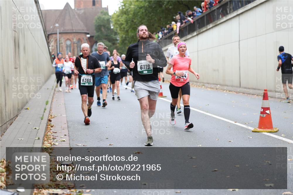 05.10.2025 - 20. swb-Marathon Bremen Michael Strokosch http://msf.ph/oto/9221965 05.10.2025 12:57:55 Laufen 6360, 361, 6119 meine-sportfotos.de