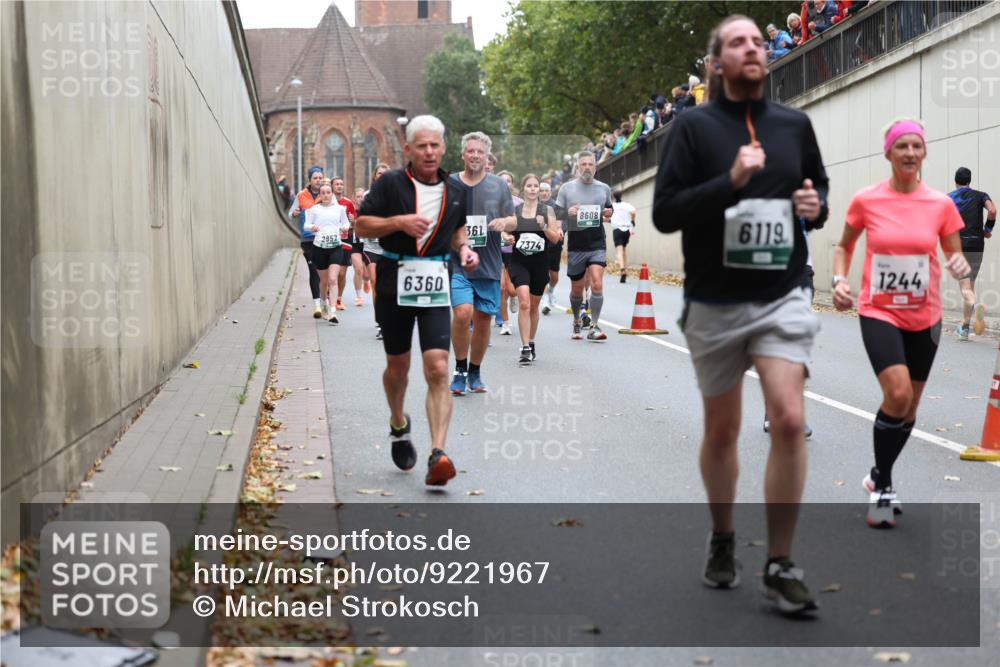 05.10.2025 - 20. swb-Marathon Bremen Michael Strokosch http://msf.ph/oto/9221967 05.10.2025 12:57:56 Laufen 2852, 6360, 361, 7374, 8608, 6119, 17, 1244 meine-sportfotos.de