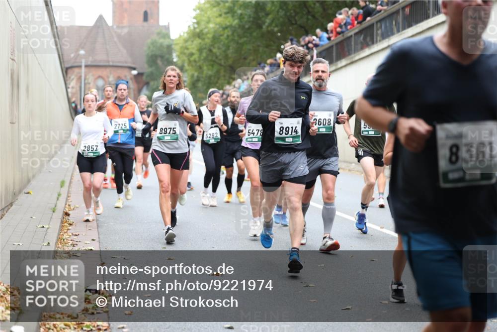 05.10.2025 - 20. swb-Marathon Bremen Michael Strokosch http://msf.ph/oto/9221974 05.10.2025 12:57:59 Laufen 2857, 2725, 8975, 5292, 5478, 8914, 3608, 8361 meine-sportfotos.de