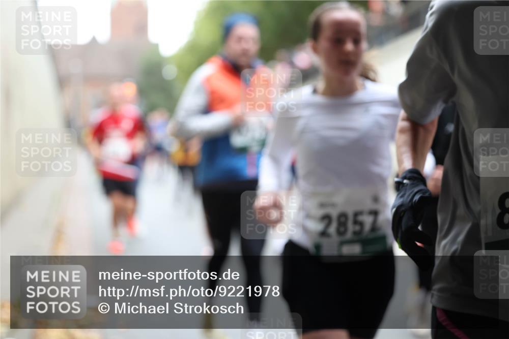 05.10.2025 - 20. swb-Marathon Bremen Michael Strokosch http://msf.ph/oto/9221978 05.10.2025 12:58:02 Laufen 2857 meine-sportfotos.de