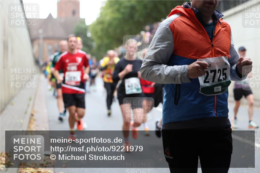 05.10.2025 - 20. swb-Marathon Bremen Michael Strokosch http://msf.ph/oto/9221979 05.10.2025 12:58:03 Laufen 2725 meine-sportfotos.de