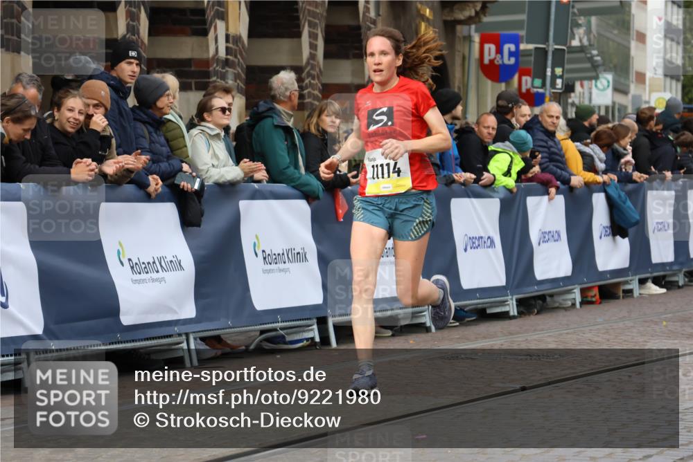 05.10.2025 - 20. swb-Marathon Bremen Strokosch-Dieckow http://msf.ph/oto/9221980 05.10.2025 10:40:35 Ziel 11114 meine-sportfotos.de