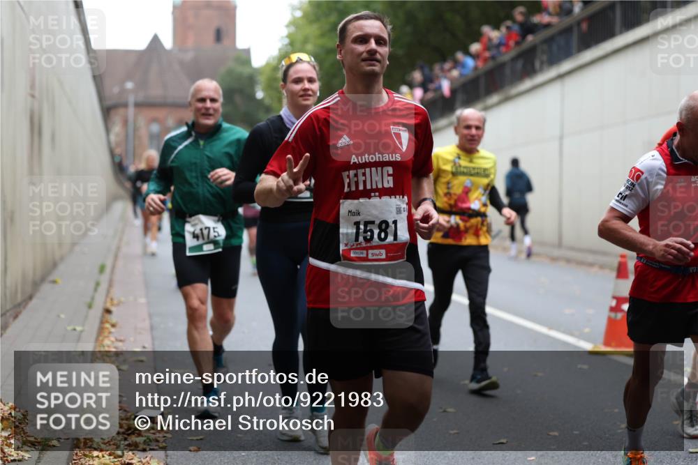 05.10.2025 - 20. swb-Marathon Bremen Michael Strokosch http://msf.ph/oto/9221983 05.10.2025 12:58:05 Laufen 4175, 1581, 00139, 5012 meine-sportfotos.de