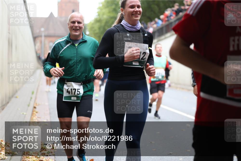 05.10.2025 - 20. swb-Marathon Bremen Michael Strokosch http://msf.ph/oto/9221986 05.10.2025 12:58:05 Laufen 4175 meine-sportfotos.de