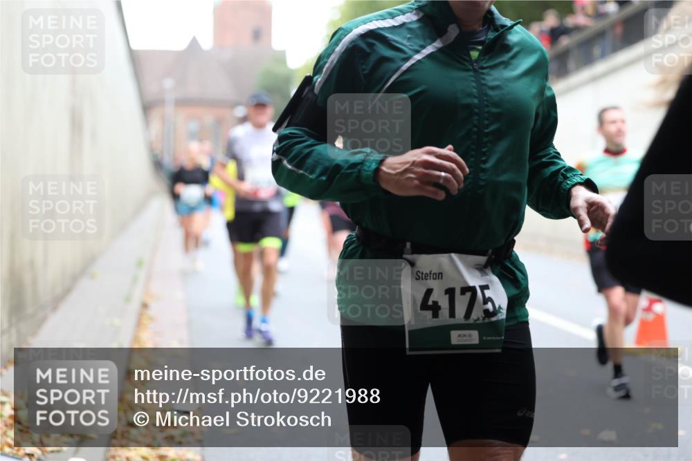 05.10.2025 - 20. swb-Marathon Bremen Michael Strokosch http://msf.ph/oto/9221988 05.10.2025 12:58:06 Laufen 4175 meine-sportfotos.de