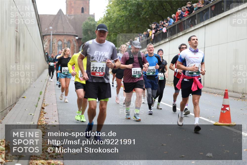 05.10.2025 - 20. swb-Marathon Bremen Michael Strokosch http://msf.ph/oto/9221991 05.10.2025 12:58:07 Laufen 8648, 2236, 5898, 2920, 840 meine-sportfotos.de