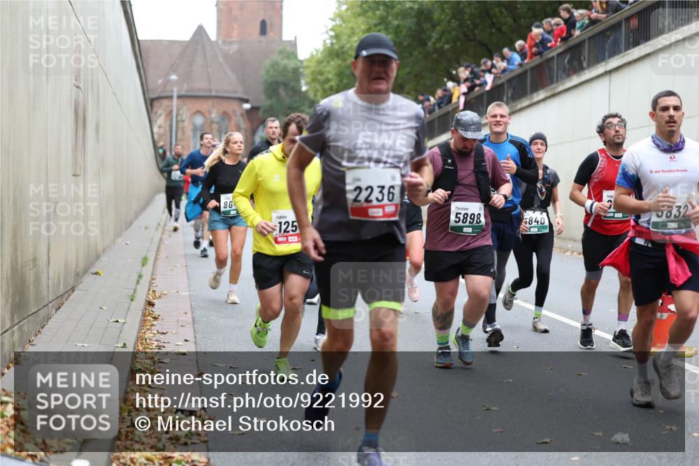 05.10.2025 - 20. swb-Marathon Bremen Michael Strokosch http://msf.ph/oto/9221992 05.10.2025 12:58:08 Laufen 86, 125, 2236, 5898, 5840, 18, 5832 meine-sportfotos.de