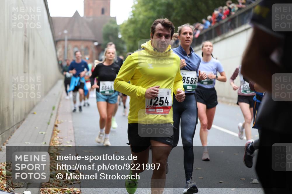05.10.2025 - 20. swb-Marathon Bremen Michael Strokosch http://msf.ph/oto/9221997 05.10.2025 12:58:09 Laufen 1254, 01393, 8567, 50 meine-sportfotos.de