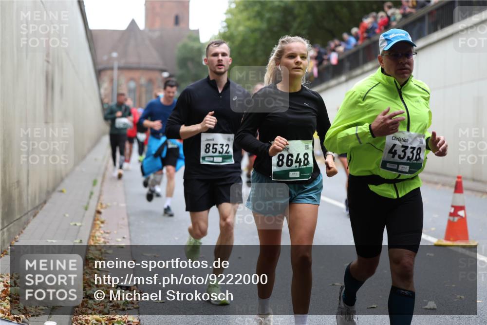 05.10.2025 - 20. swb-Marathon Bremen Michael Strokosch http://msf.ph/oto/9222000 05.10.2025 12:58:11 Laufen 8532, 8648, 4338, 05945 meine-sportfotos.de