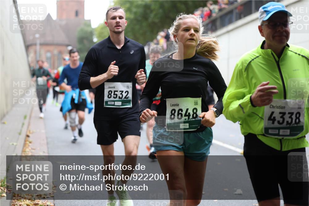 05.10.2025 - 20. swb-Marathon Bremen Michael Strokosch http://msf.ph/oto/9222001 05.10.2025 12:58:11 Laufen 8532, 8648, 4338, 05945 meine-sportfotos.de