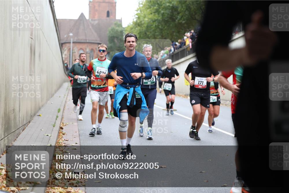 05.10.2025 - 20. swb-Marathon Bremen Michael Strokosch http://msf.ph/oto/9222005 05.10.2025 12:58:13 Laufen 5412, 402, 15, 1059, 171 meine-sportfotos.de