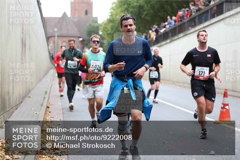 05.10.2025 - 20. swb-Marathon Bremen Michael Strokosch http://msf.ph/oto/9222008 05.10.2025 12:58:14 Laufen 6412, 4024, 171 meine-sportfotos.de