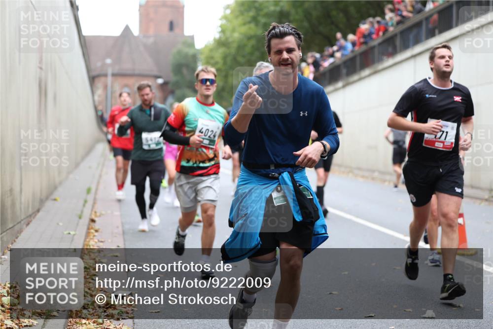 05.10.2025 - 20. swb-Marathon Bremen Michael Strokosch http://msf.ph/oto/9222009 05.10.2025 12:58:14 Laufen 4024 meine-sportfotos.de