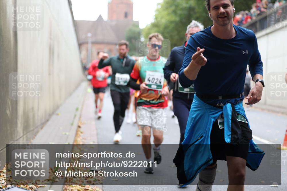 05.10.2025 - 20. swb-Marathon Bremen Michael Strokosch http://msf.ph/oto/9222011 05.10.2025 12:58:14 Laufen 4024 meine-sportfotos.de