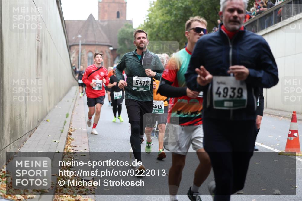 05.10.2025 - 20. swb-Marathon Bremen Michael Strokosch http://msf.ph/oto/9222013 05.10.2025 12:58:15 Laufen 328, 4045, 54, 12, 4, 15, 1, 4939 meine-sportfotos.de