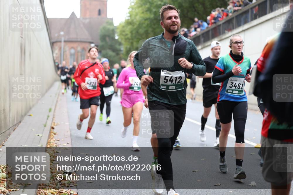05.10.2025 - 20. swb-Marathon Bremen Michael Strokosch http://msf.ph/oto/9222016 05.10.2025 12:58:16 Laufen 4828, 749, 54, 12, 06743, 3461 meine-sportfotos.de