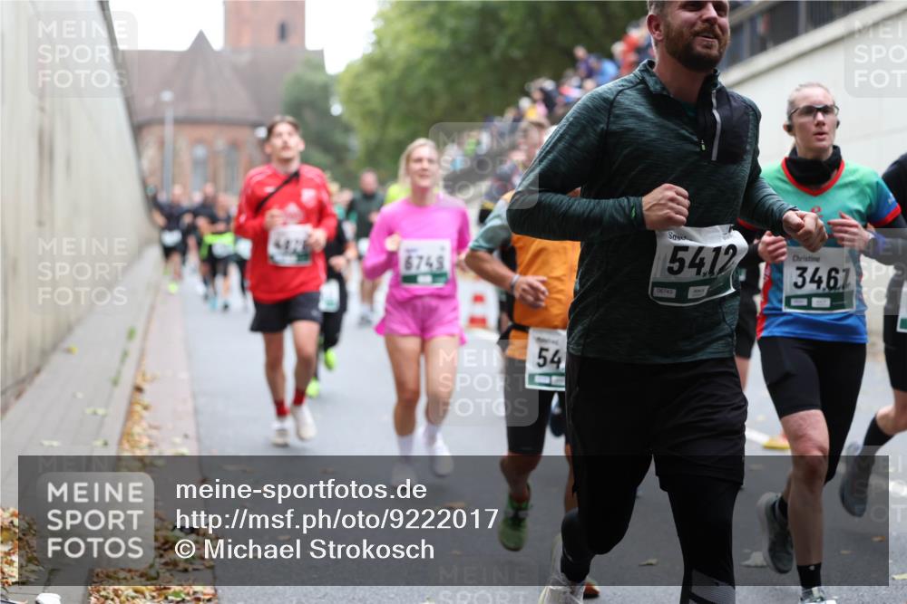 05.10.2025 - 20. swb-Marathon Bremen Michael Strokosch http://msf.ph/oto/9222017 05.10.2025 12:58:17 Laufen 6745, 54, 54123461, 06743 meine-sportfotos.de