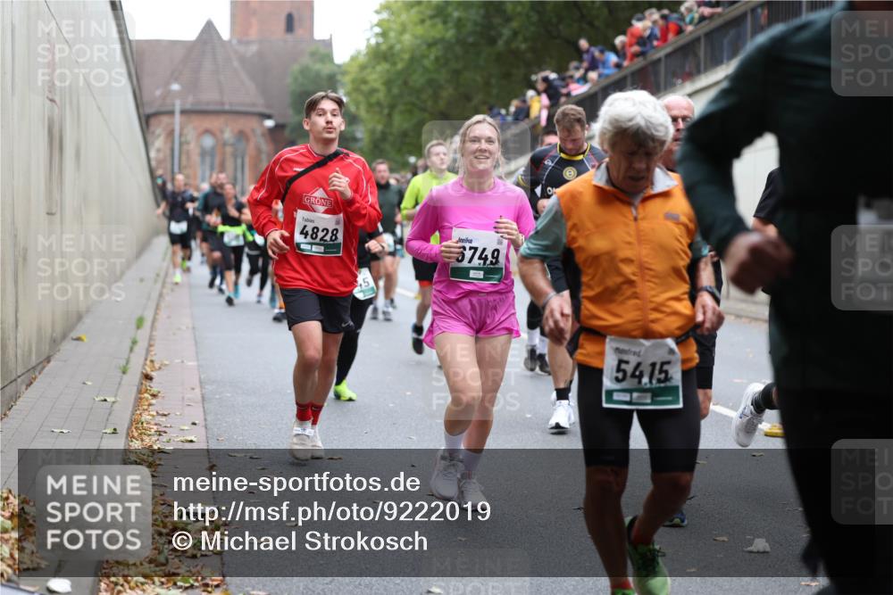 05.10.2025 - 20. swb-Marathon Bremen Michael Strokosch http://msf.ph/oto/9222019 05.10.2025 12:58:17 Laufen 4828, 3749, 54, 15 meine-sportfotos.de