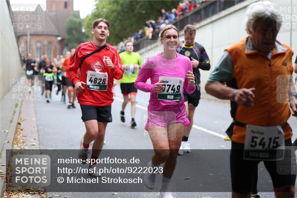 05.10.2025 - 20. swb-Marathon Bremen Michael Strokosch http://msf.ph/oto/9222023 05.10.2025 12:58:18 Laufen 4828, 749, 5415 meine-sportfotos.de