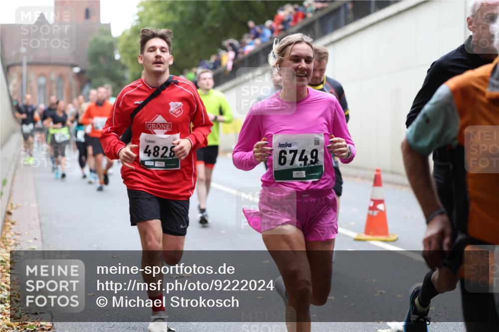 05.10.2025 - 20. swb-Marathon Bremen Michael Strokosch http://msf.ph/oto/9222024 05.10.2025 12:58:18 Laufen 4828, 6749 meine-sportfotos.de