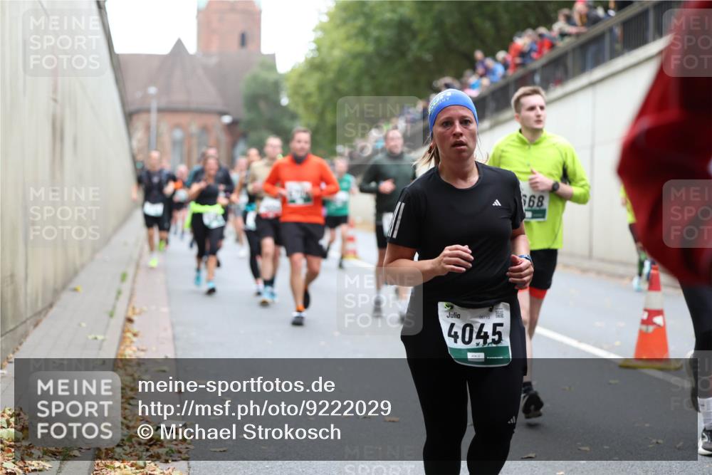 05.10.2025 - 20. swb-Marathon Bremen Michael Strokosch http://msf.ph/oto/9222029 05.10.2025 12:58:19 Laufen 06713, 4045, 668 meine-sportfotos.de