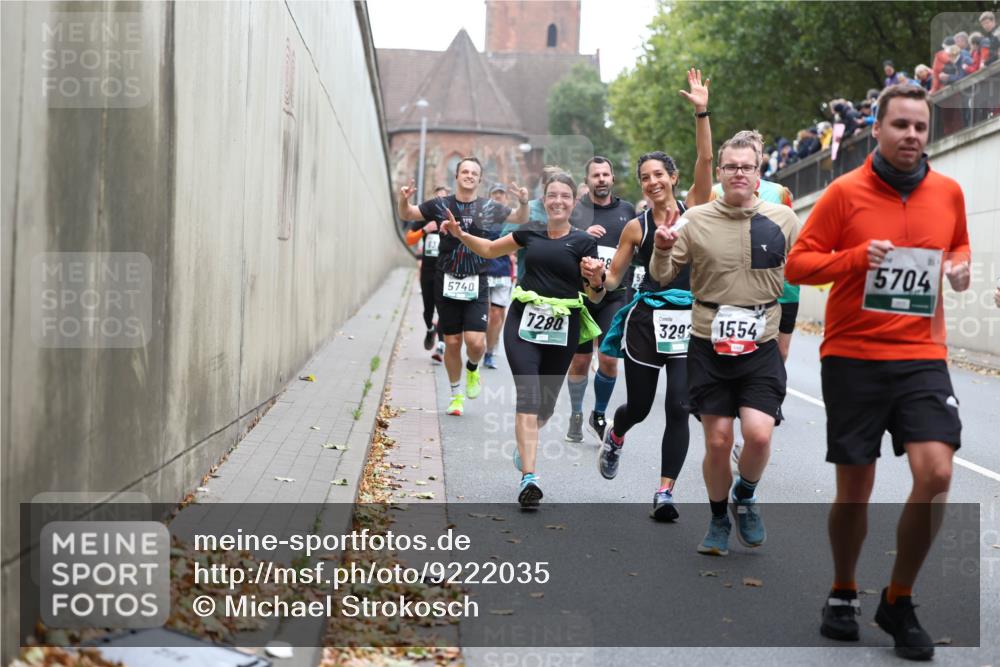 05.10.2025 - 20. swb-Marathon Bremen Michael Strokosch http://msf.ph/oto/9222035 05.10.2025 12:58:22 Laufen 5740, 329, 1554, 5704, 7280 meine-sportfotos.de