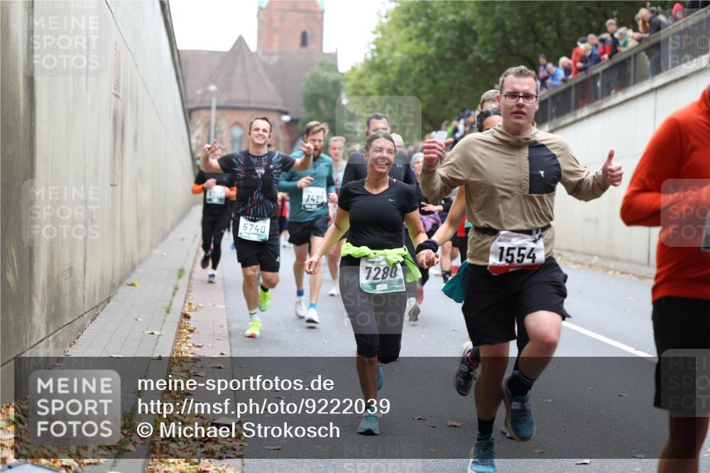 05.10.2025 - 20. swb-Marathon Bremen Michael Strokosch http://msf.ph/oto/9222039 05.10.2025 12:58:22 Laufen 5740, 7480, 7280, 1554 meine-sportfotos.de