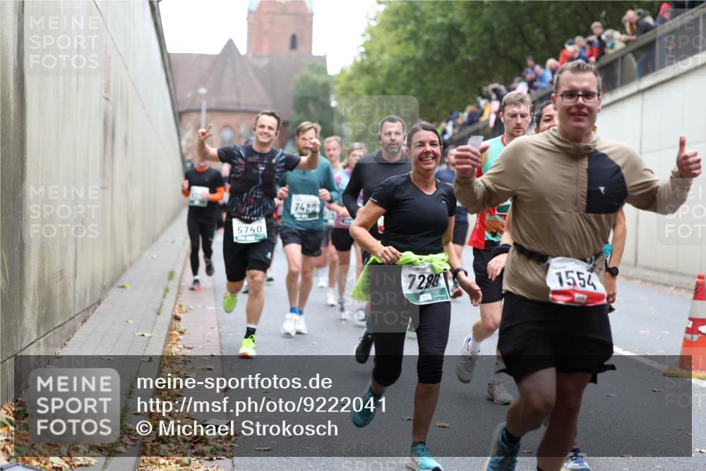 05.10.2025 - 20. swb-Marathon Bremen Michael Strokosch http://msf.ph/oto/9222041 05.10.2025 12:58:23 Laufen 5740, 7480, 7280, 1554 meine-sportfotos.de