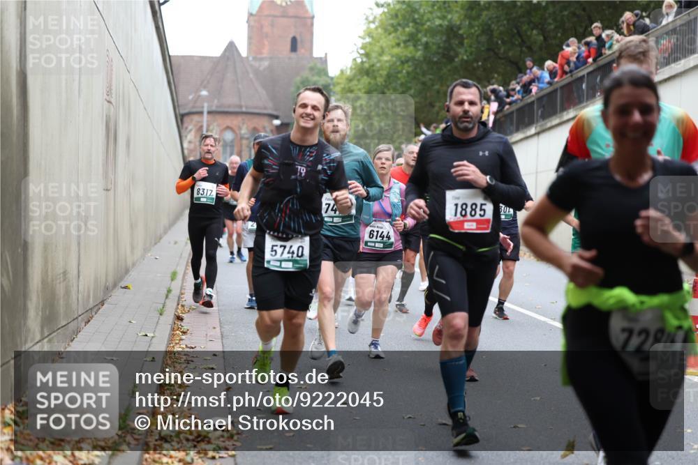 05.10.2025 - 20. swb-Marathon Bremen Michael Strokosch http://msf.ph/oto/9222045 05.10.2025 12:58:23 Laufen 83, 17, 5740, 74, 6144, 1885, 3, 728 meine-sportfotos.de